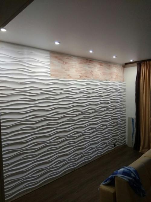 Как-то отделку стены гипсовыми панелями в кухне видели. 03