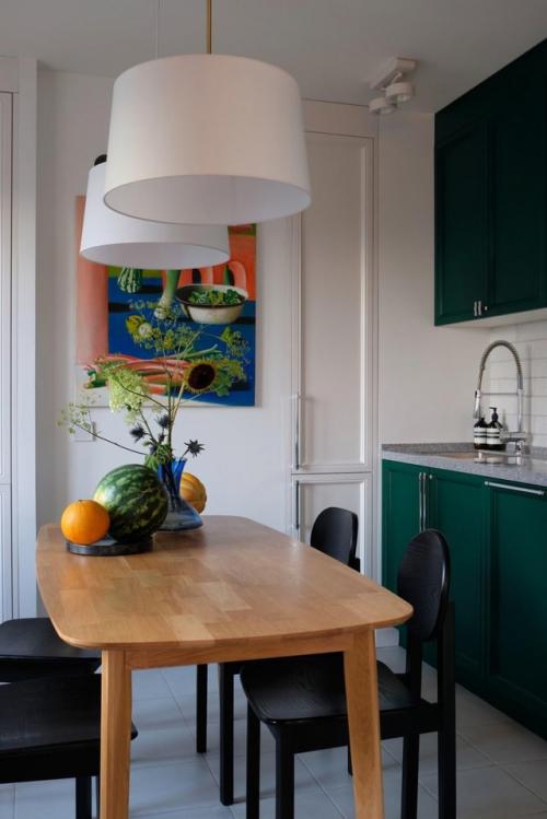 Искусство, яркие краски и винтаж: цветная квартира в Москве. 02