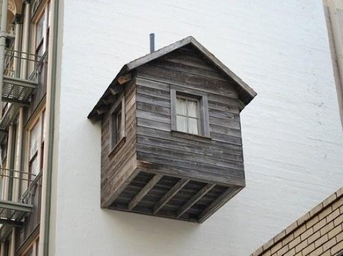 Таким образом, если не хватает балкона в квартире - не беда. 04