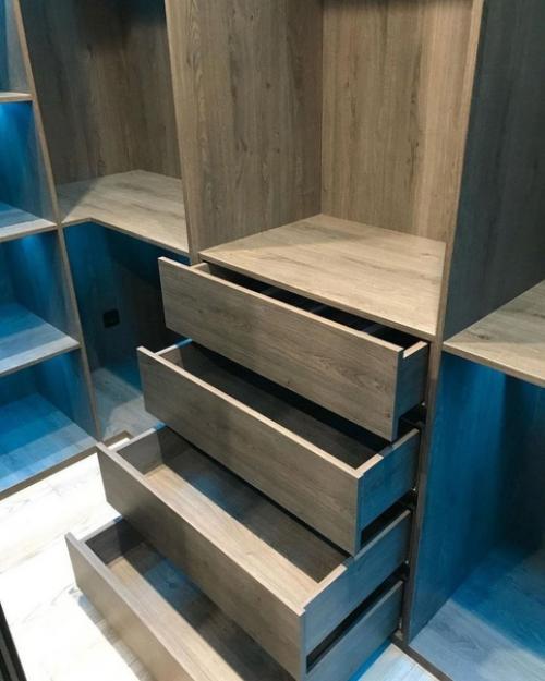 Гардеробная перфекциониста. Стеклянные двери, подсветка. 04