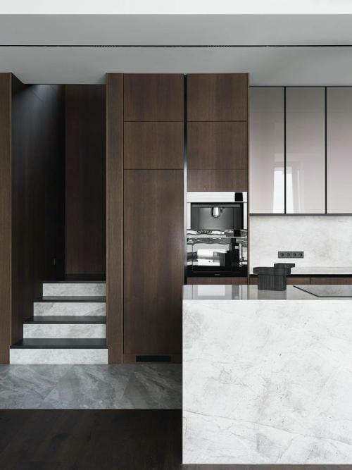 Современный дом с камином и панорамными окнами в Подмосковье. 06