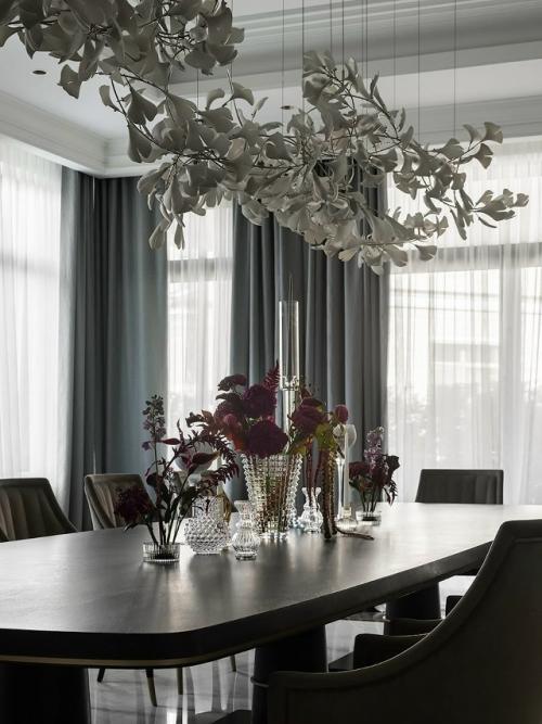 Яркая живопись, ковры и этнические мотивы - необычный и тёплый офис в Уфе. 03