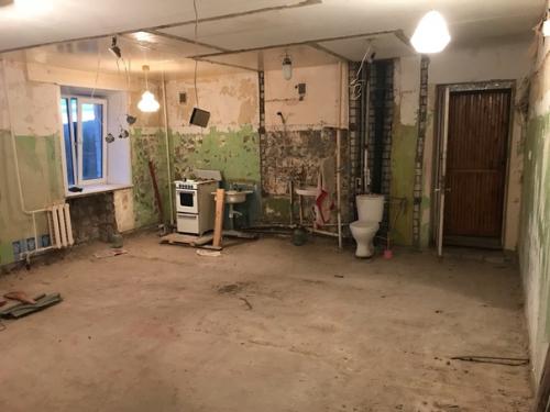 Сделал ремонт своими силами, делал только когда был свободен от работы. 01