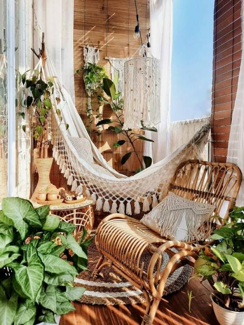 Балкон в стиле бохо - это лёгкое и уютное пространство, где хочется забыть о времени. 01