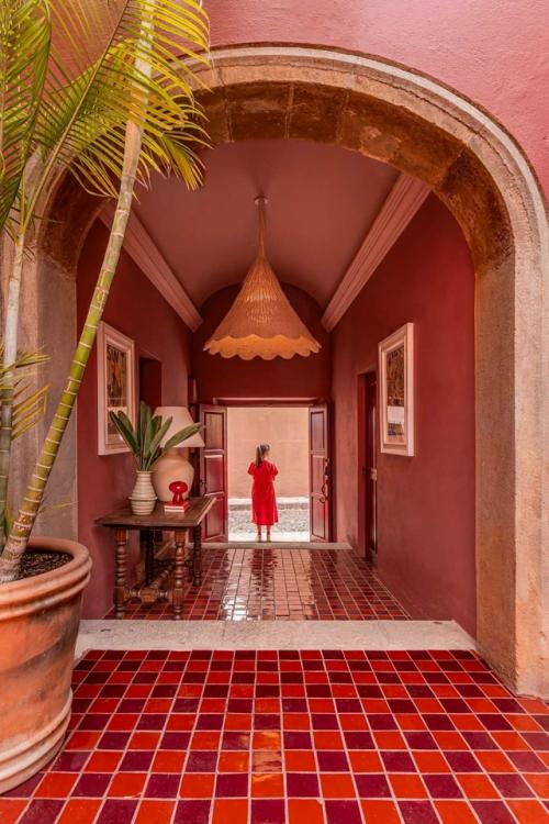 Розовый дом в сан - Мигель - де - Альенде сочетает колониальное наследие и современный взгляд на дизайн. 02