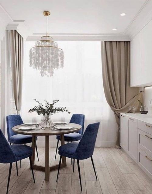 Кому-то очень нравится синий.